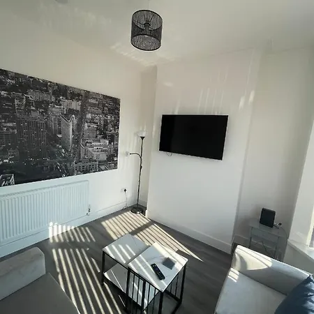 Kings Road Town House Serviced