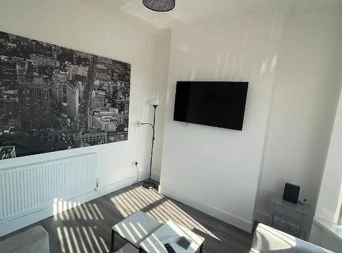 Kings Road Town House Serviced